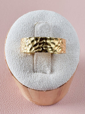 Bague Jenna – Bague martelée dorée ajustable en acier inoxydable