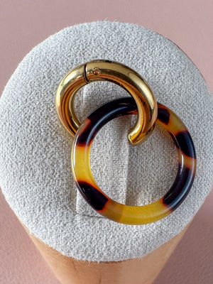 Jenny Earrings – Gold hoop earrings with scale pattern