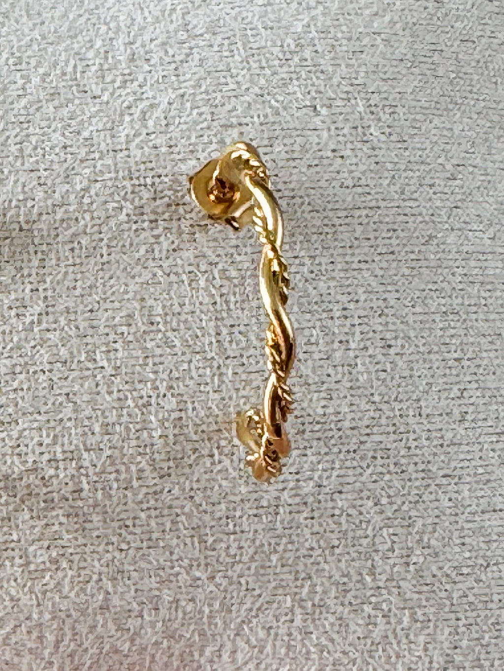 Boucles d’oreilles SERENA – Créoles dorées torsadées en acier inoxydable