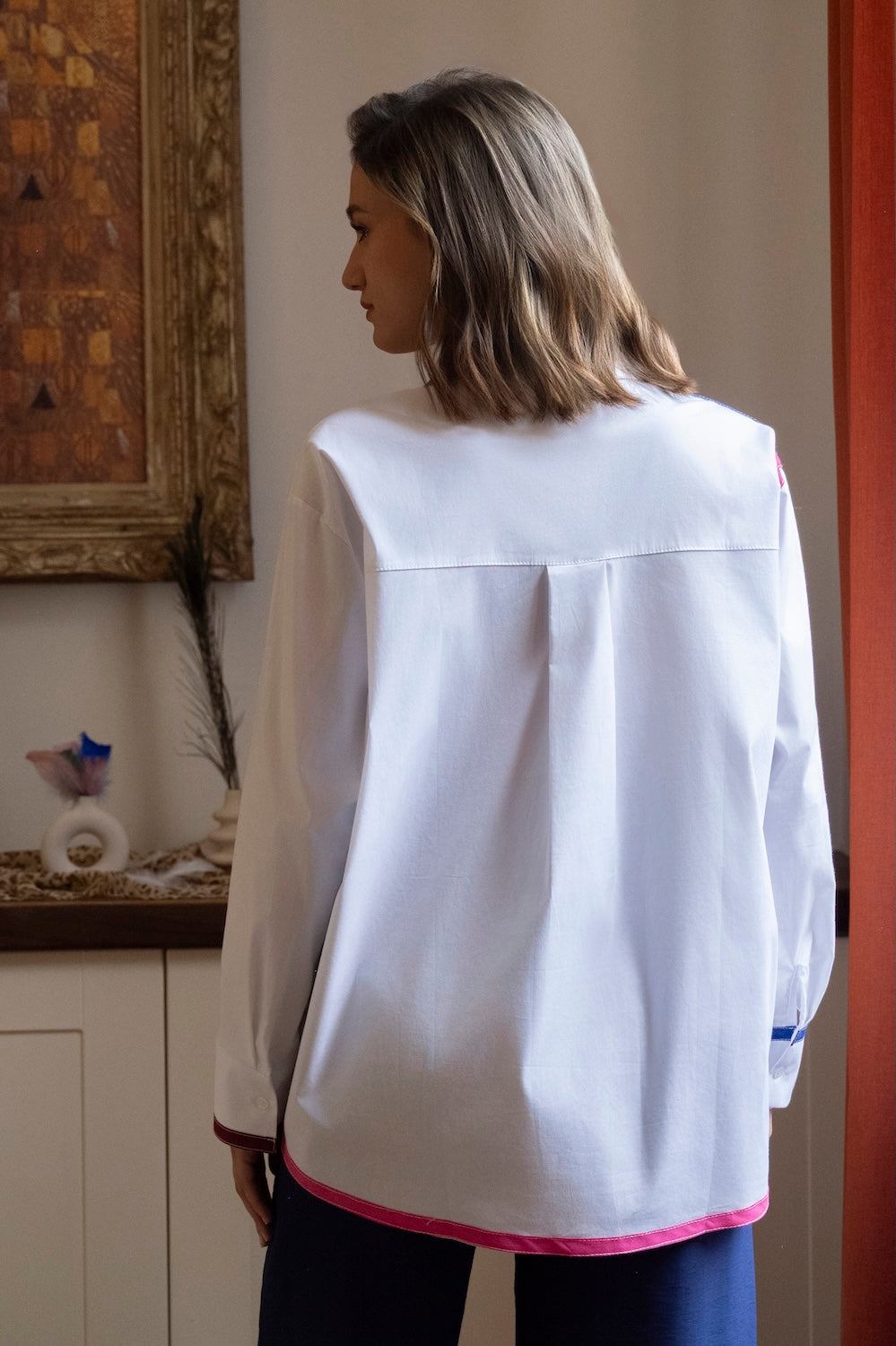 Chemise ADAMA – Popeline blanche rehaussée de détails colorés