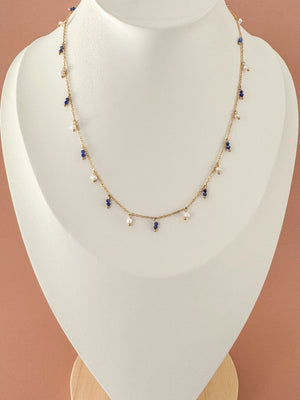 Collier Fouzia – Collier fin doré avec perles nacrées et perles bleues