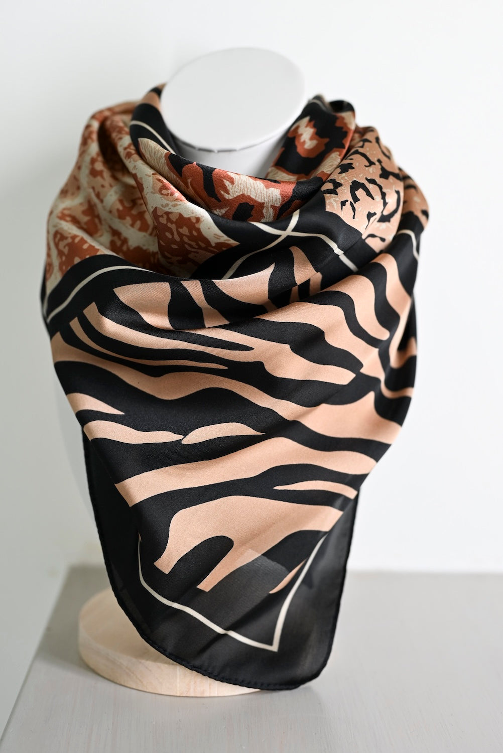 Foulard FRANCK – Carré imprimé patchwork animalier