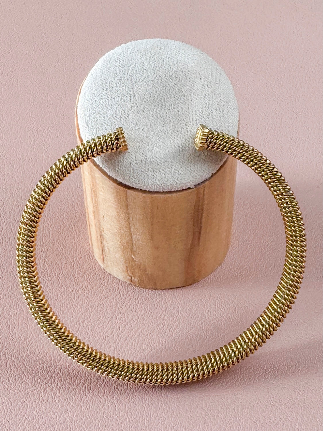 Jonc Moumoune – Bracelet jonc doré en maille texturée