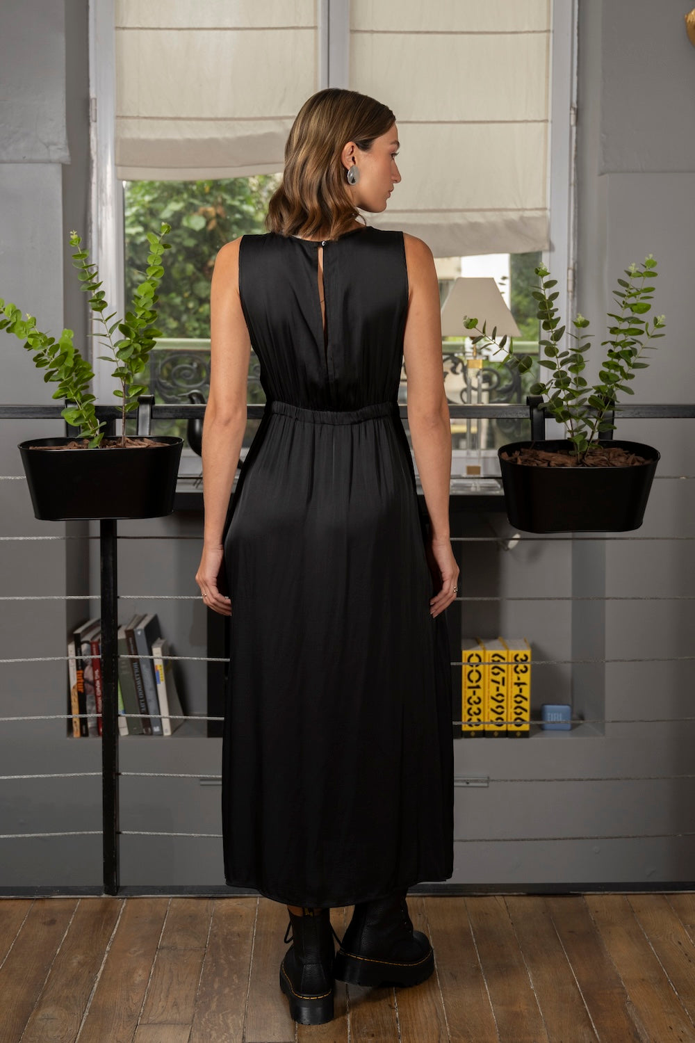 Robe NINA – Élégance fluide en viscose noire