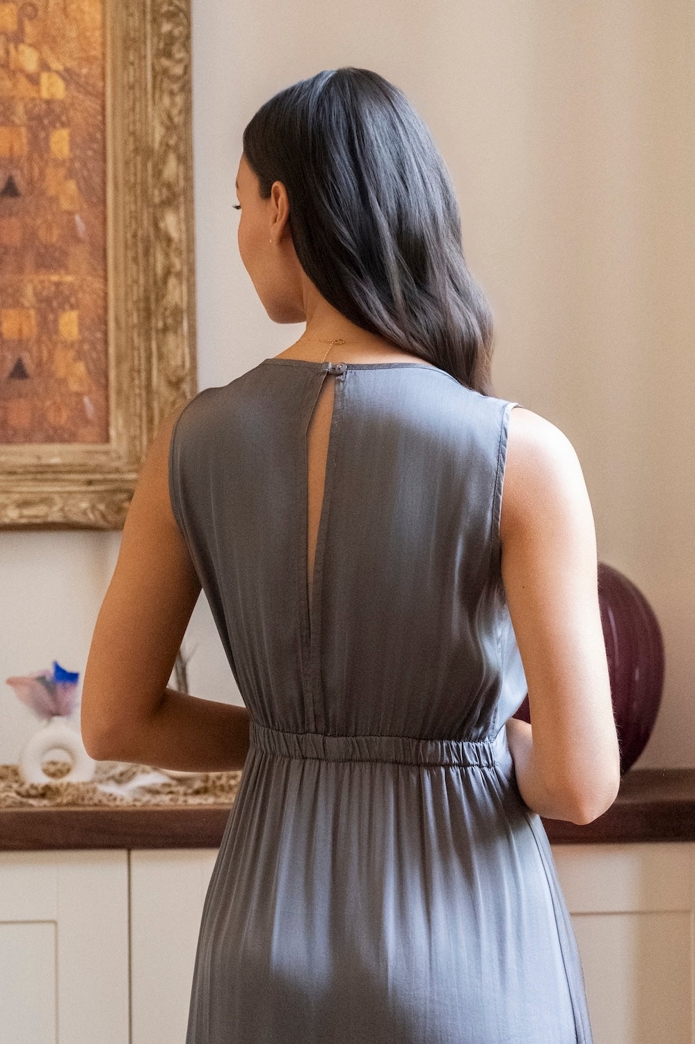 Robe NINA – Élégance fluide en viscose gris anthracite