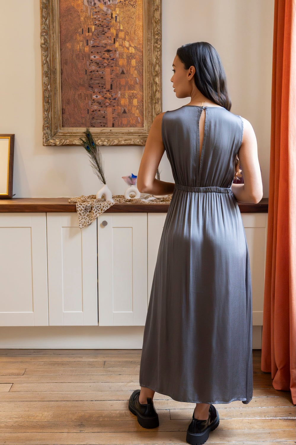 Robe NINA – Élégance fluide en viscose gris anthracite