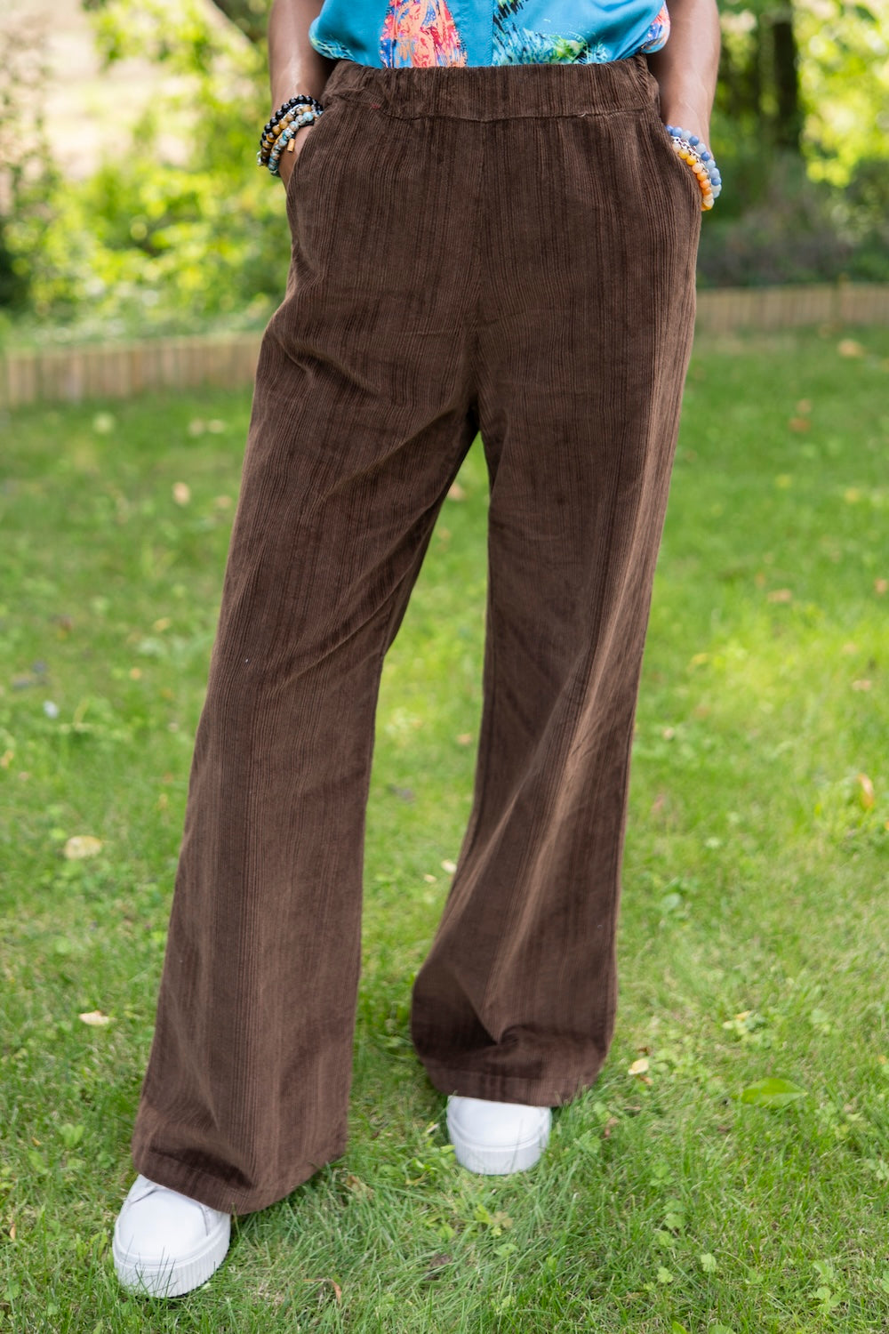 Pantalon MAGDA – Chocolat lumineux en velours côtelé de coton