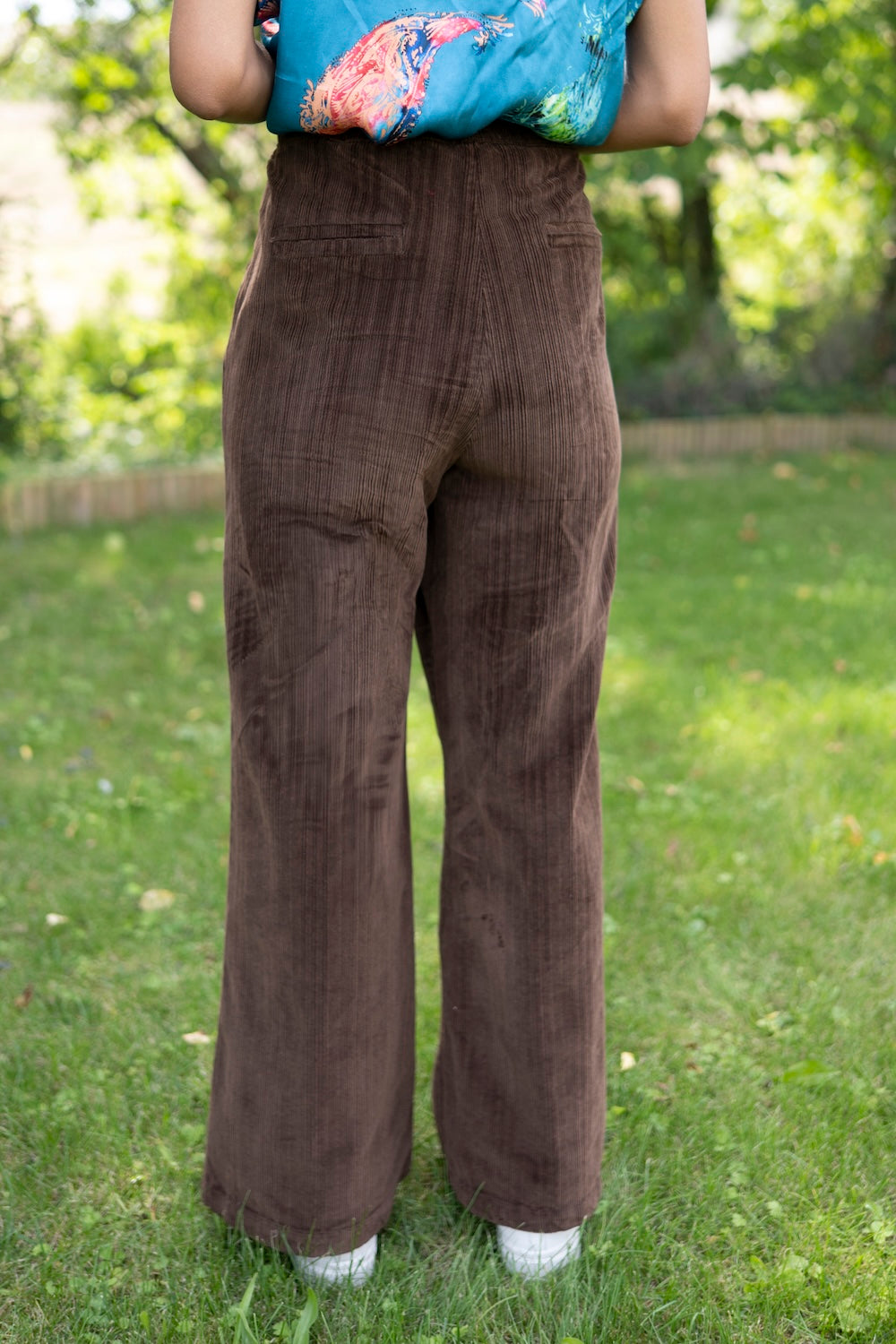 Pantalon MAGDA – Chocolat lumineux en velours côtelé de coton