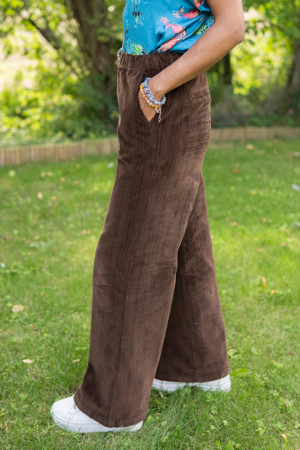 Pantalon MAGDA – Chocolat lumineux en velours côtelé de coton