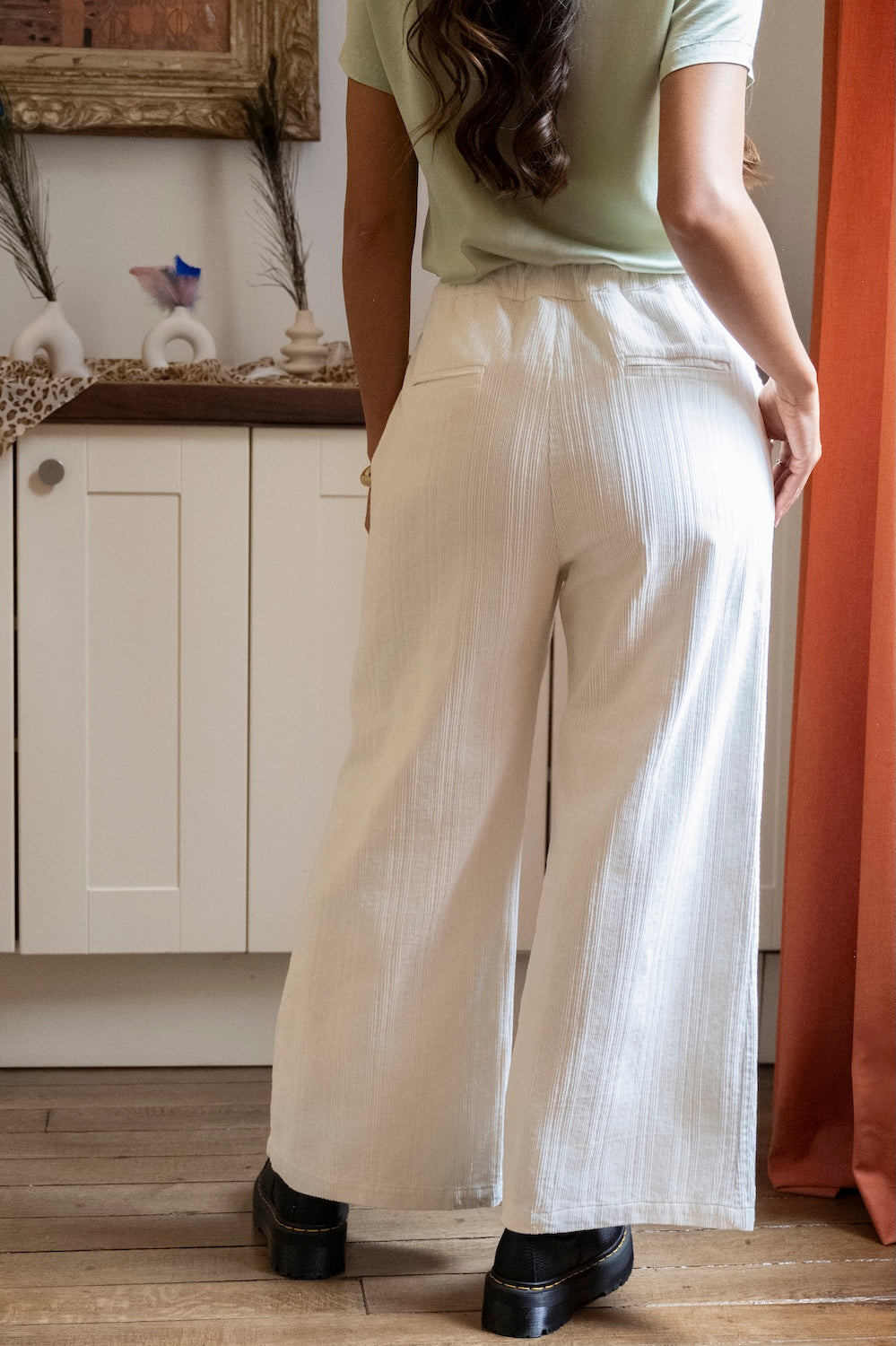 Pantalon MAGDA – Blanc lumineux en velours côtelé de coton