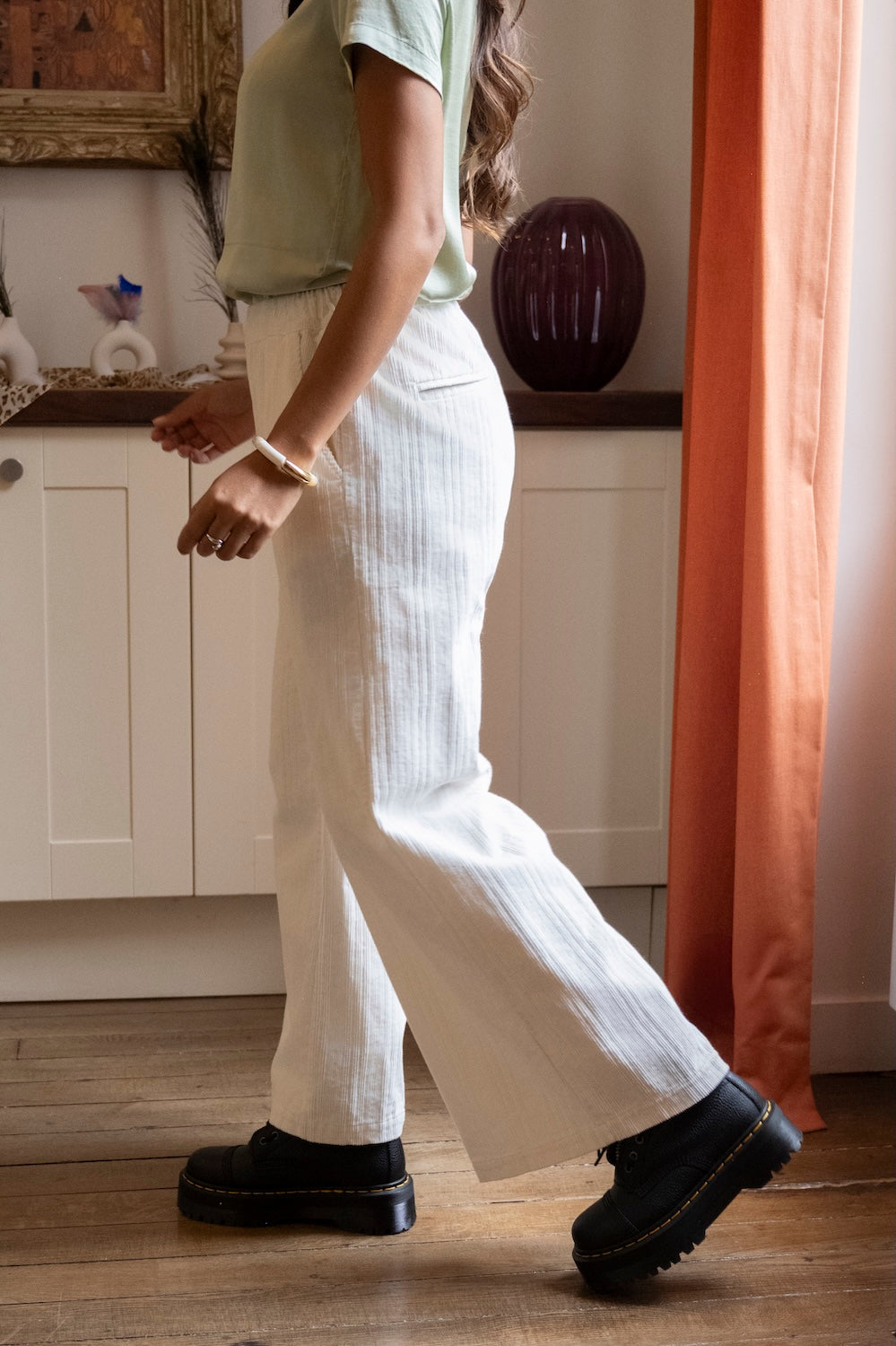Pantalon MAGDA – Blanc lumineux en velours côtelé de coton