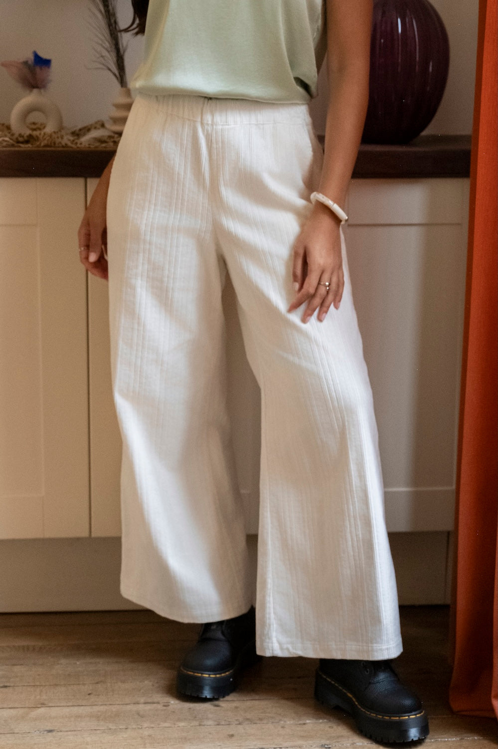 Pantalon MAGDA – Blanc lumineux en velours côtelé de coton