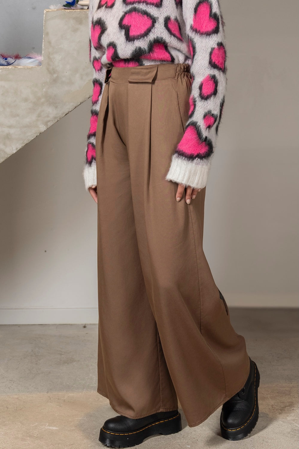 Pantalon INAHE – Large et fluide, coloris chocolat