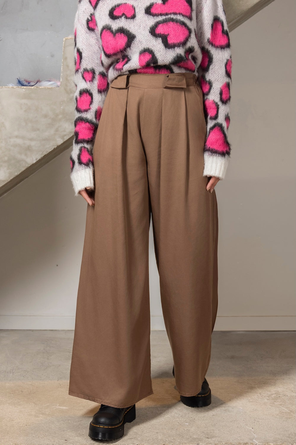 Pantalon INAHE – Large et fluide, coloris chocolat