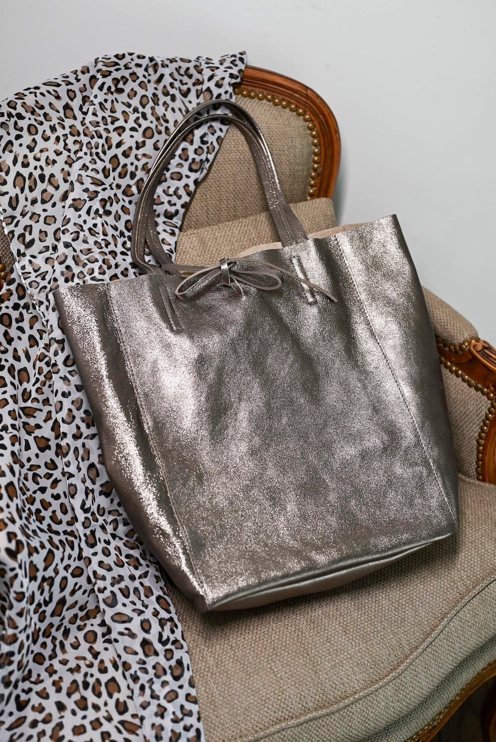Sac BEA – Grand cabas en cuir métallisé bronze