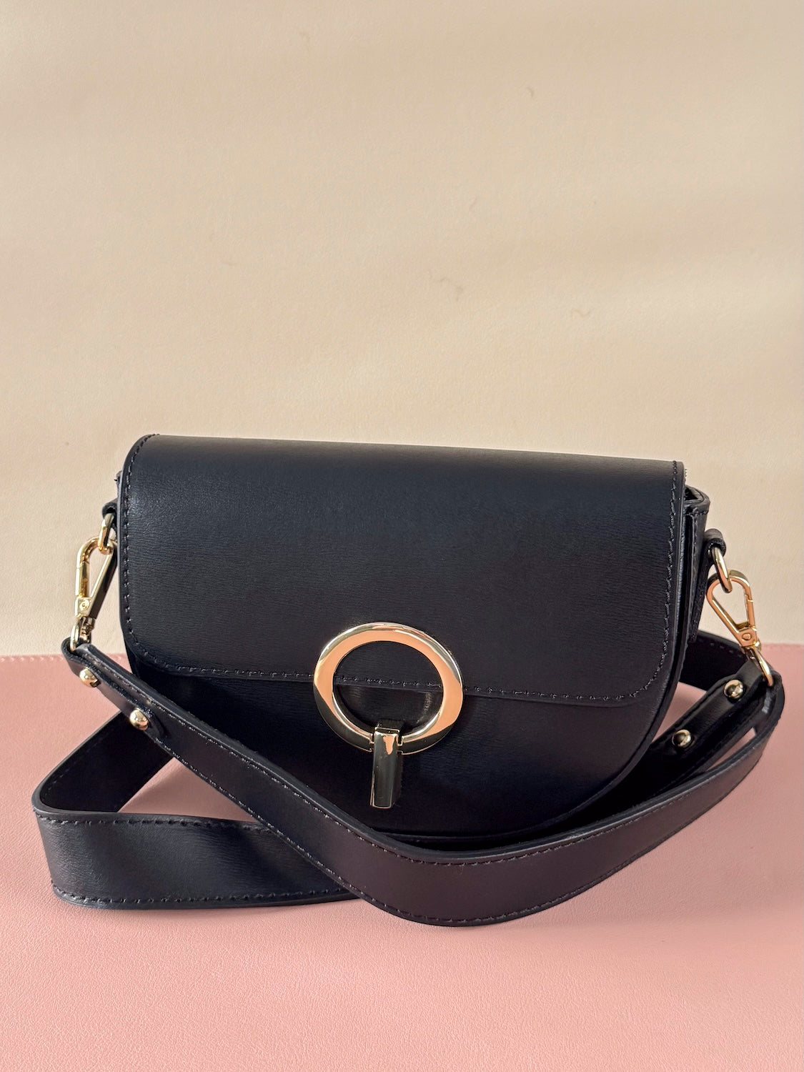 Sac MICKA – sac noir en cuir