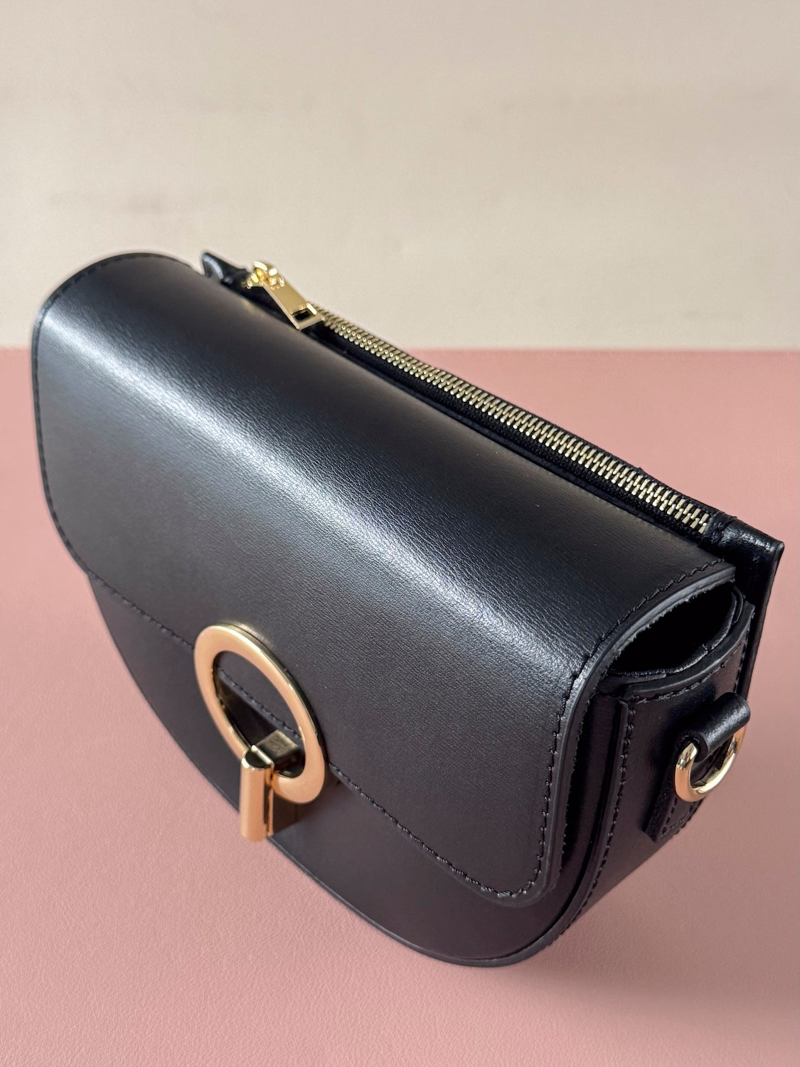 Sac MICKA – sac noir en cuir