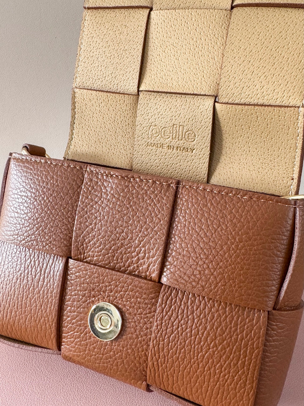 Sac WILLY – Petit sac en cuir tressé camel
