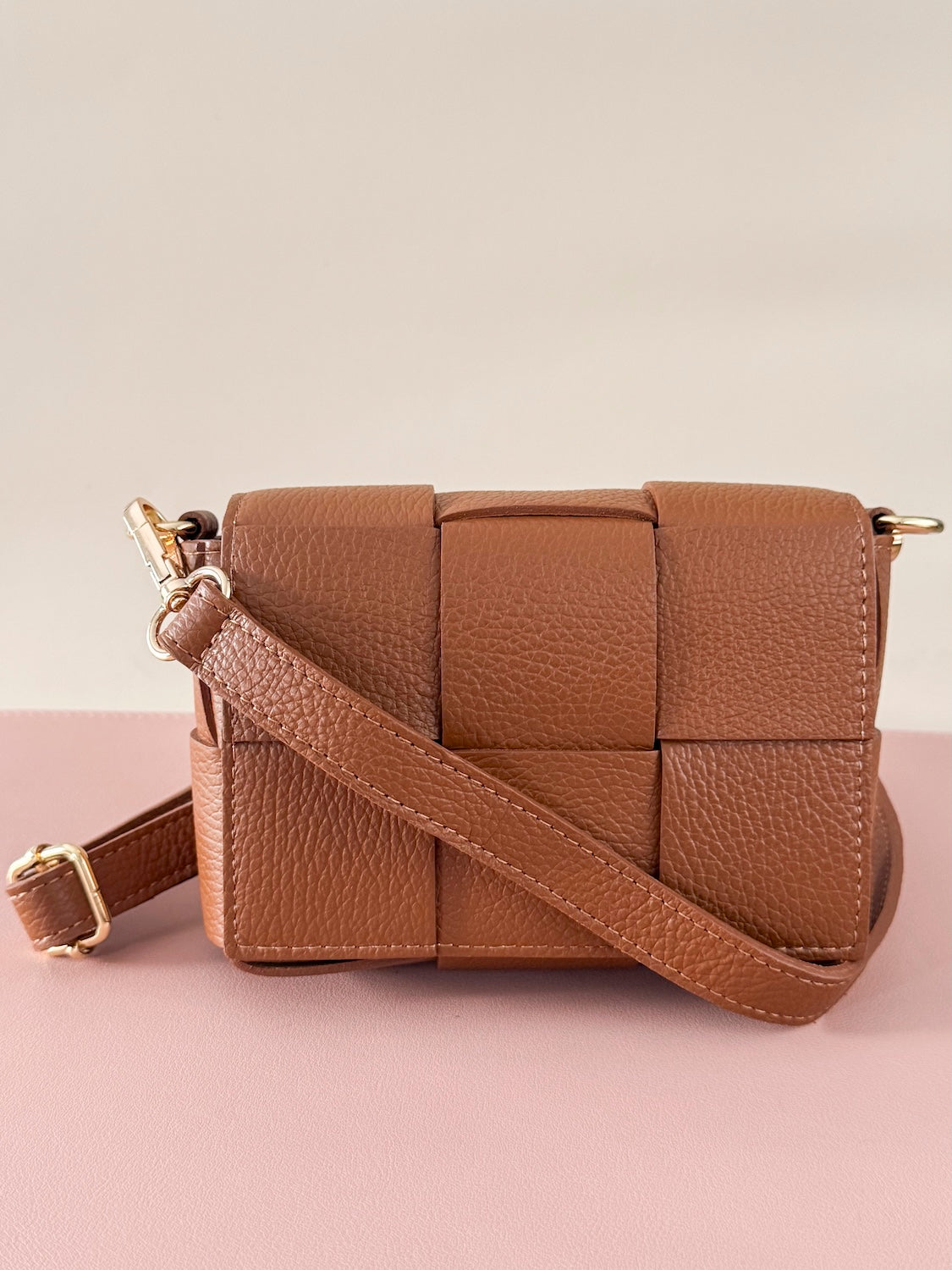 Sac WILLY – Petit sac en cuir tressé camel