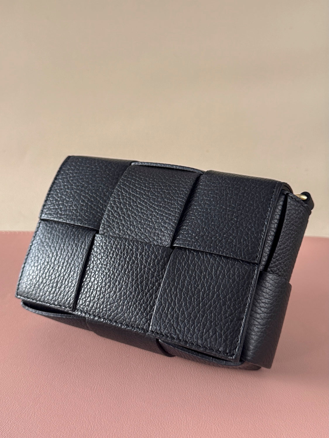 Sac WILLY – Petit sac en cuir tressé noir