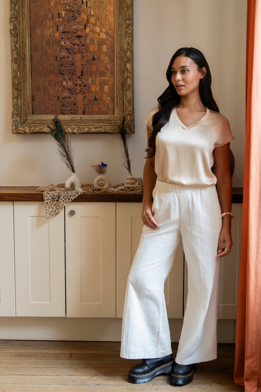 T-shirt AMBRE – Satin doux champagne à col V