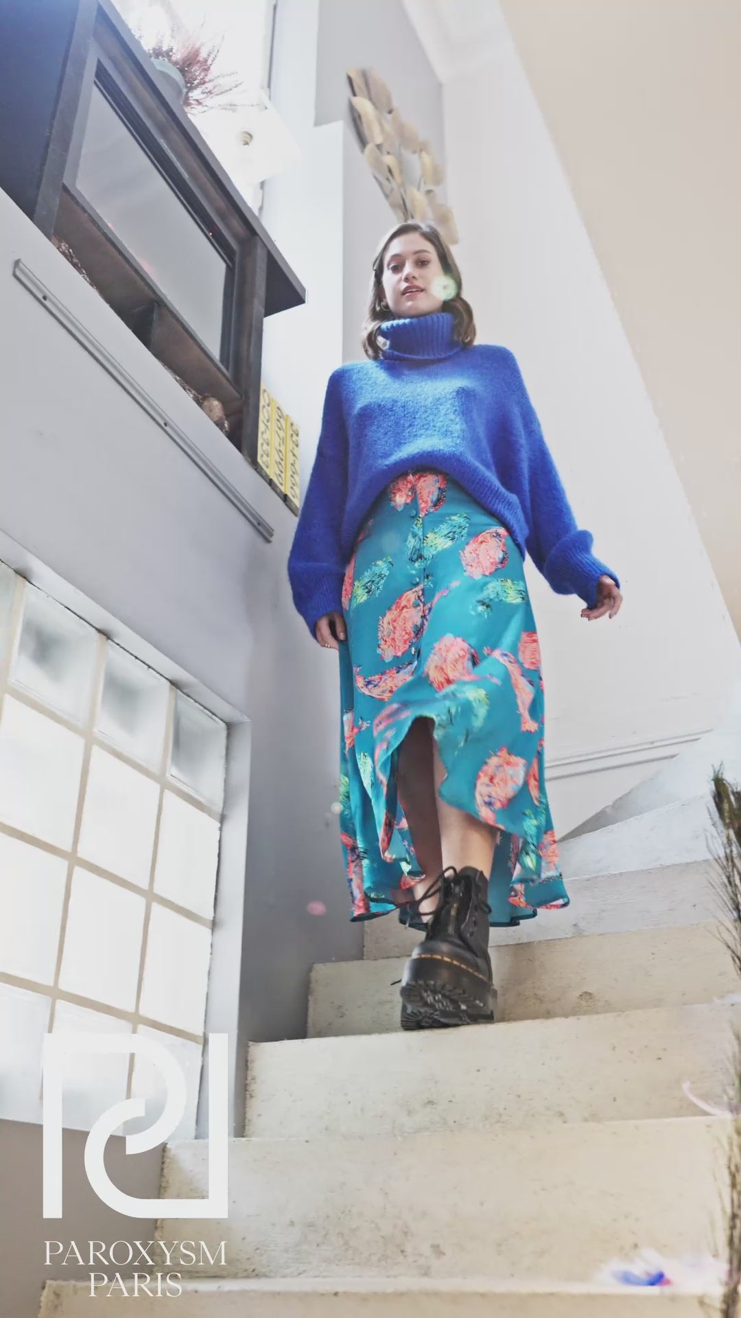 Pull INALYAH – Maille moelleuse col roulé en bleu électrique