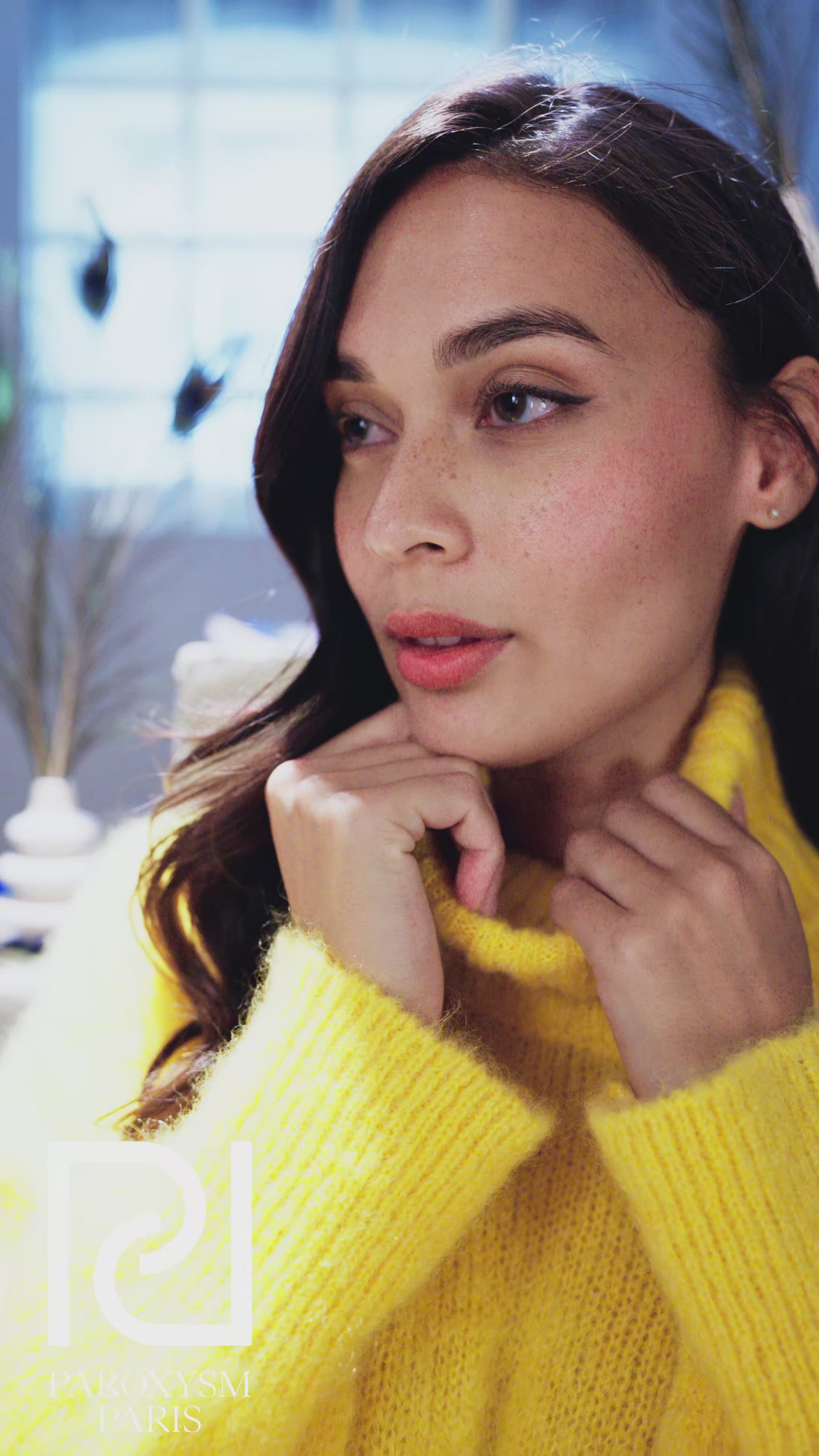 Pull INALYAH – Maille duveteuse col montant, jaune vif